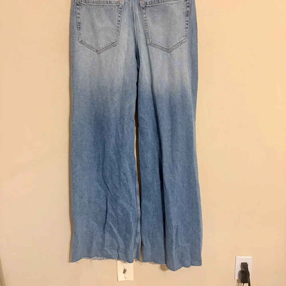 Hollister High-Rise Extreme Baggy Distressed Light Wash Jeans W26 L32